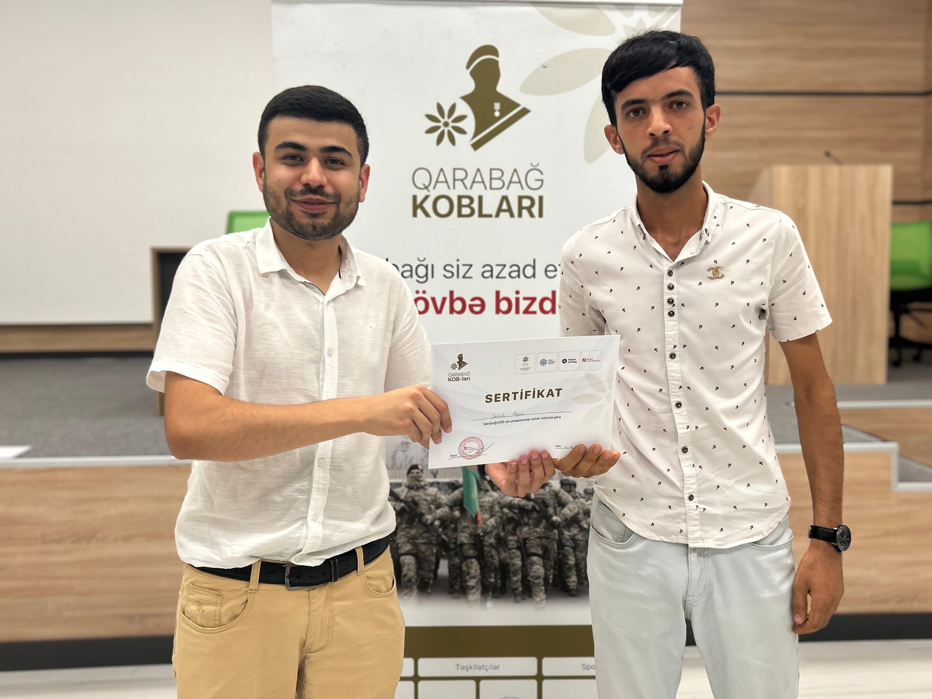 Bərdə şəhərində “Sosial media marketinq” (SMM) mövzusunda keçirilən təlimdən sonra iştirakçılar sertifikatlarla təltif olunub.