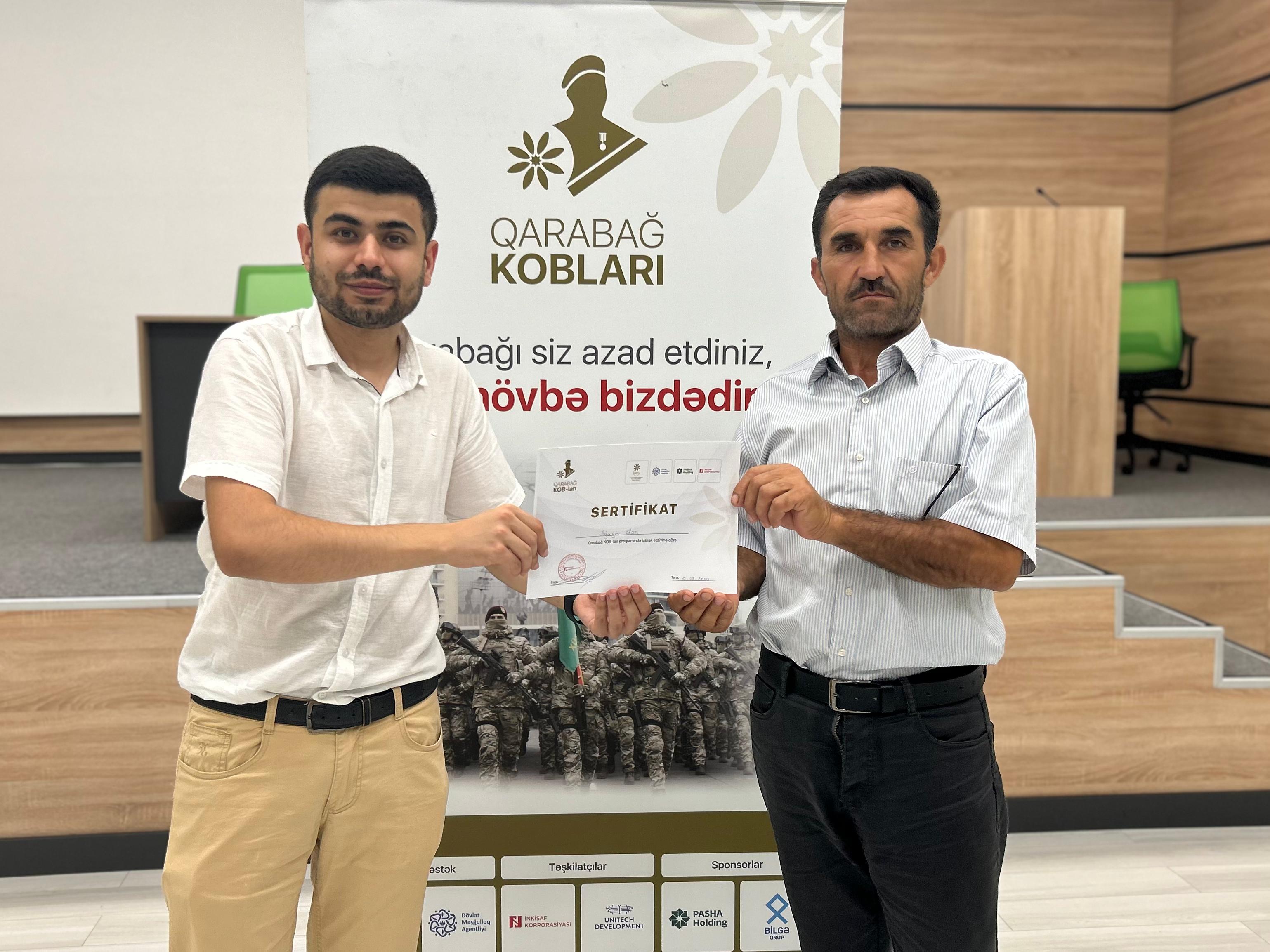 Bərdə şəhərində “Sosial media marketinq” (SMM) mövzusunda keçirilən təlimdən sonra iştirakçılar sertifikatlarla təltif olunub.