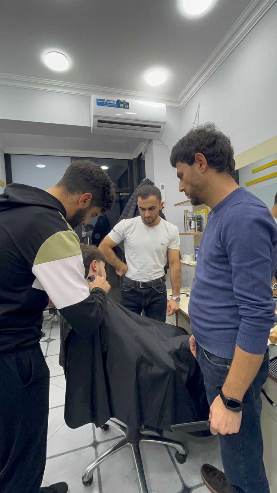 Qarabağ KOB-ları proqramı çərçivəsində salon kursları üzrə peşə təlimləri keçirilib.