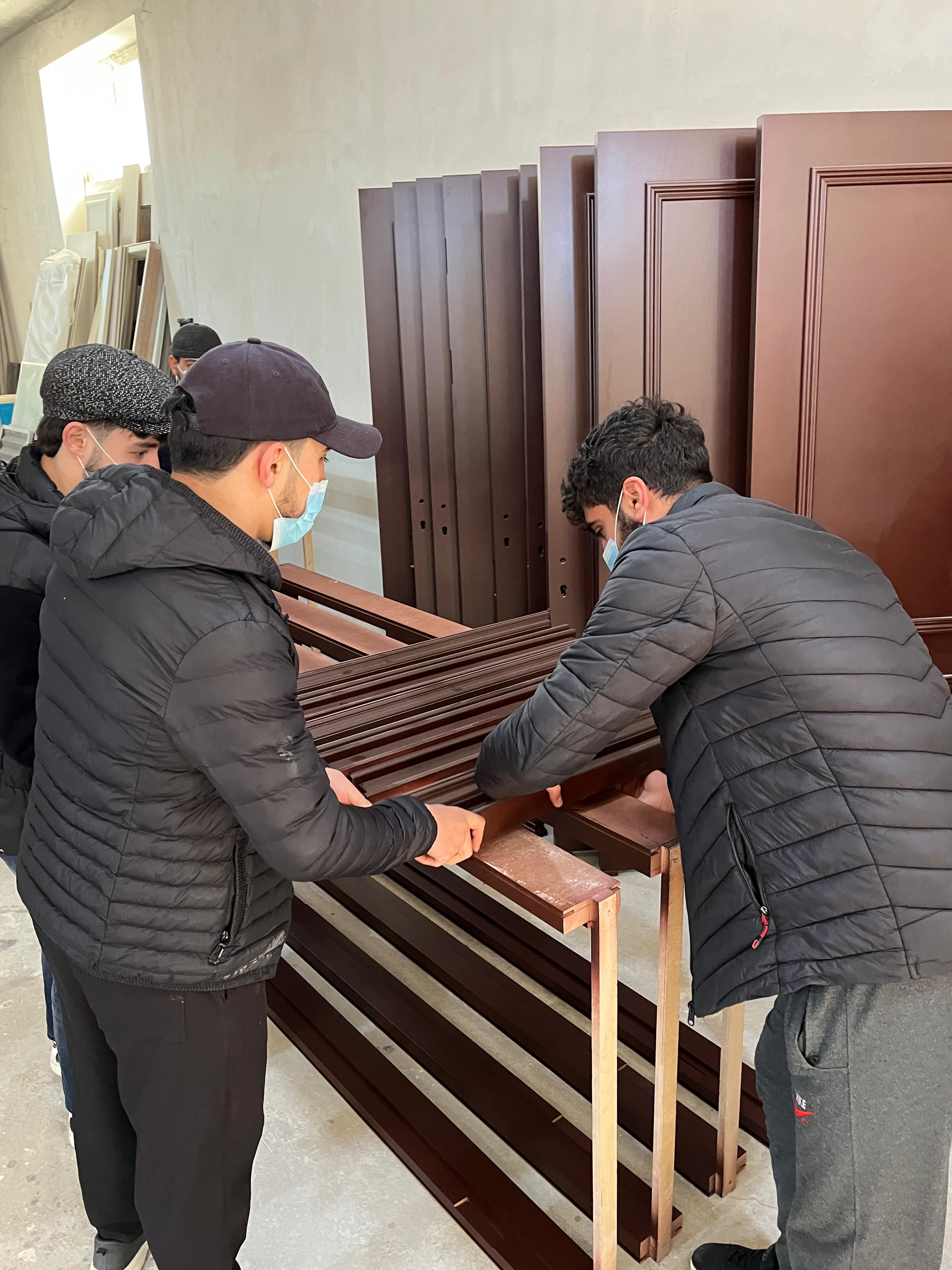 Qarabağ KOB-ları proqramı çərçivəsində dülgər, kombi ustası və sanitar qovşağın quraşdırılması, döşəmə və parket cilalanması, telefon təmiri xidmətləri üzrə peşə kursları keçirilib.
