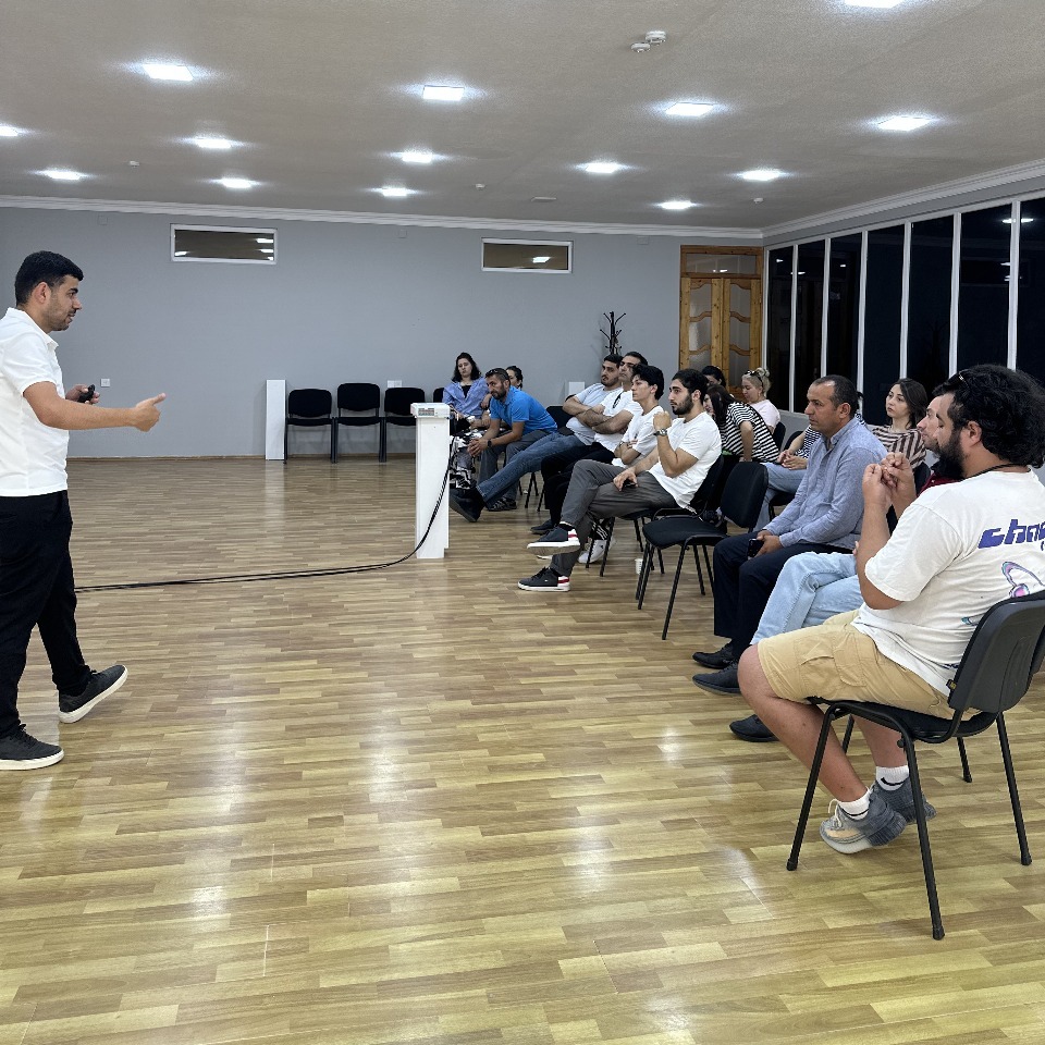 Qarabağ KOB-ları layihəsi çərçivəsində Gəncə şəhərində “Sosial media marketinq”mövzusunda təlim keçirilib.